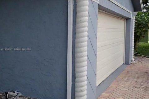 Casa en venta en North Lauderdale, Florida, 3 dormitorios, 106.93 m2 № 1993630 - foto 3