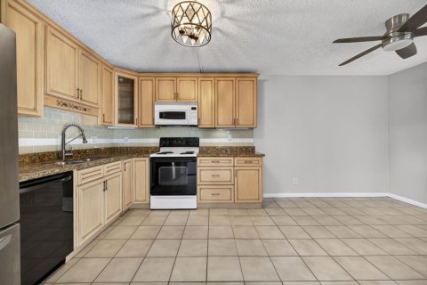 Touwnhouse à vendre à Stuart, Floride: 2 chambres, 119.66 m2 № 2085184 - photo 13
