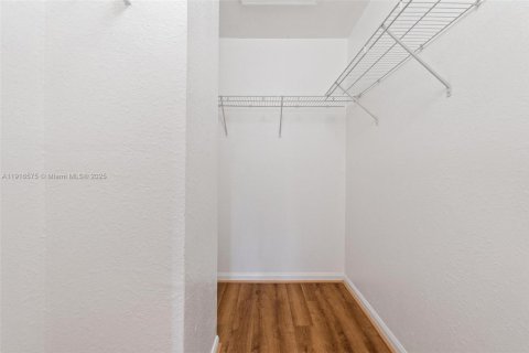 House in Homestead, Florida 4 bedrooms, 132.2 sq.m. № 2016530 - photo 27