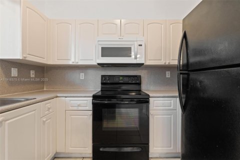 House in Homestead, Florida 4 bedrooms, 132.2 sq.m. № 2016530 - photo 15