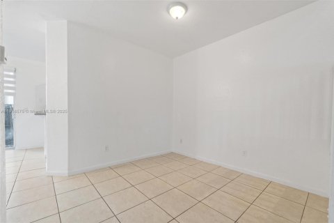 House in Homestead, Florida 4 bedrooms, 132.2 sq.m. № 2016530 - photo 8