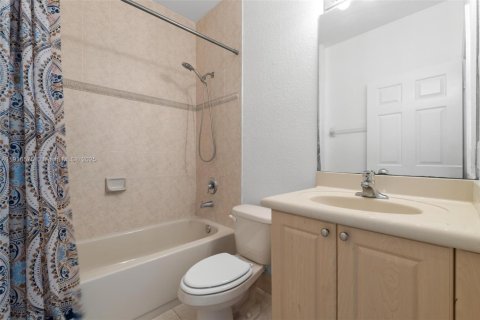 House in Homestead, Florida 4 bedrooms, 132.2 sq.m. № 2016530 - photo 10