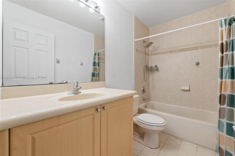 House in Homestead, Florida 4 bedrooms, 132.2 sq.m. № 2016530 - photo 28