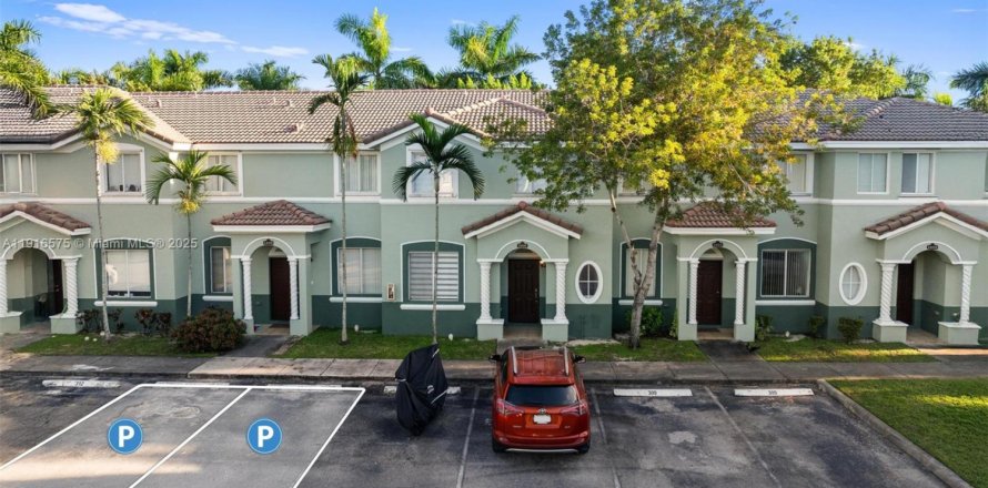 House in Homestead, Florida 4 bedrooms, 132.2 sq.m. № 2016530