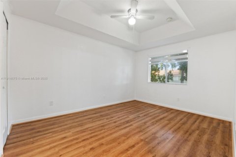 House in Homestead, Florida 4 bedrooms, 132.2 sq.m. № 2016530 - photo 25