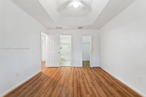 House in Homestead, Florida 4 bedrooms, 132.2 sq.m. № 2016530 - photo 26