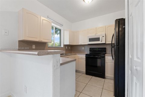 House in Homestead, Florida 4 bedrooms, 132.2 sq.m. № 2016530 - photo 13