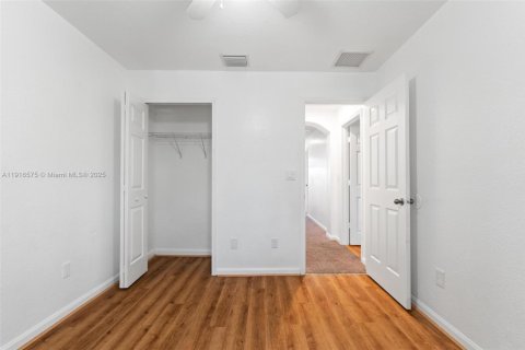 House in Homestead, Florida 4 bedrooms, 132.2 sq.m. № 2016530 - photo 30