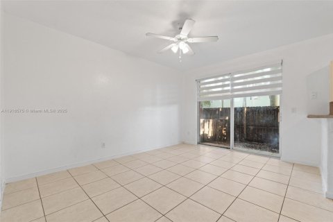 House in Homestead, Florida 4 bedrooms, 132.2 sq.m. № 2016530 - photo 11
