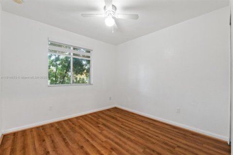 House in Homestead, Florida 4 bedrooms, 132.2 sq.m. № 2016530 - photo 29