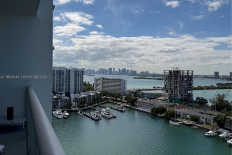 Copropriété à louer à North Bay Village, Floride: 2 chambres, 130.99 m2 № 2153273 - photo 19