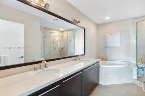 Copropriété à louer à North Bay Village, Floride: 2 chambres, 130.99 m2 № 2153273 - photo 15