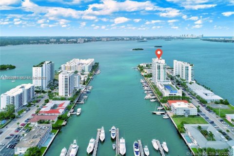 Copropriété à louer à North Bay Village, Floride: 2 chambres, 130.99 m2 № 2153273 - photo 2