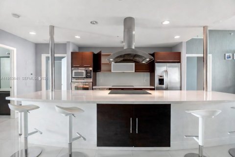 Copropriété à louer à North Bay Village, Floride: 2 chambres, 130.99 m2 № 2153273 - photo 3
