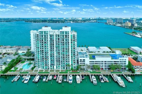 Condo à North Bay Village, Floride, 2 chambres  № 2153273