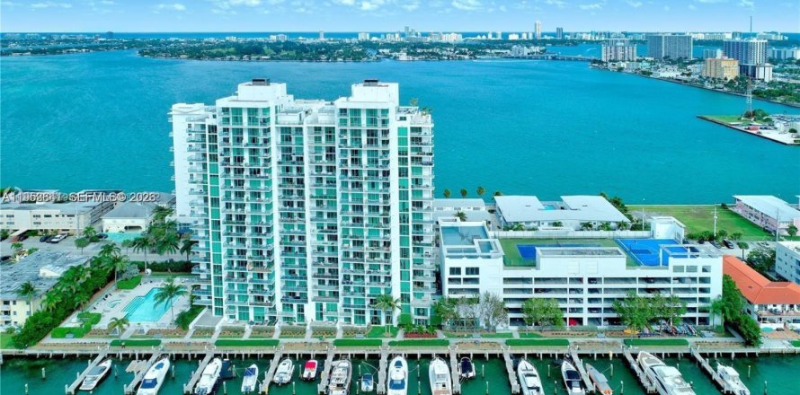 Condo à North Bay Village, Floride, 2 chambres  № 2153273