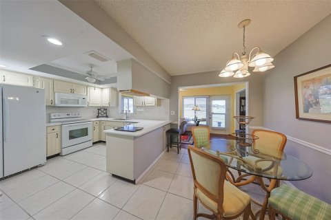 Condominio en venta en Sun City Center, Florida, 2 dormitorios, 163.04 m2 № 1719801 - foto 12