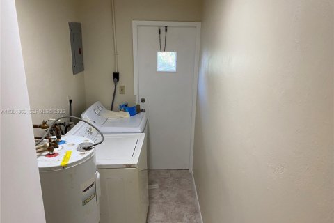 House in Fort Lauderdale, Florida 3 bedrooms, 99.03 sq.m. № 2043037 - photo 8