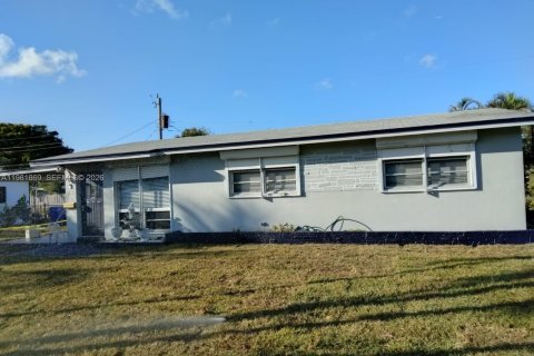 House in Fort Lauderdale, Florida 3 bedrooms, 99.03 sq.m. № 2043037 - photo 12