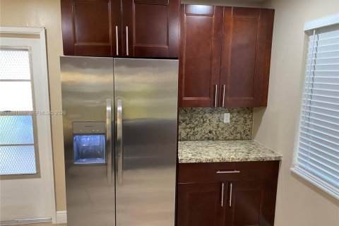 House in Fort Lauderdale, Florida 3 bedrooms, 99.03 sq.m. № 2043037 - photo 4