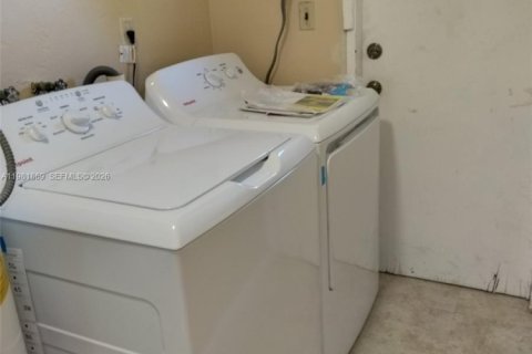 House in Fort Lauderdale, Florida 3 bedrooms, 99.03 sq.m. № 2043037 - photo 11