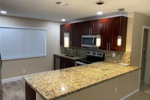 House in Fort Lauderdale, Florida 3 bedrooms, 99.03 sq.m. № 2043037