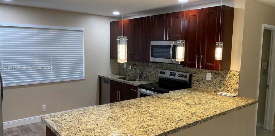 House in Fort Lauderdale, Florida 3 bedrooms, 99.03 sq.m. № 2043037