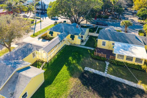 House in Delray Beach, Florida 6 bedrooms, 210.7 sq.m. № 2251459 - photo 6