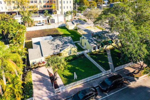House in Delray Beach, Florida 6 bedrooms, 210.7 sq.m. № 2251459 - photo 2