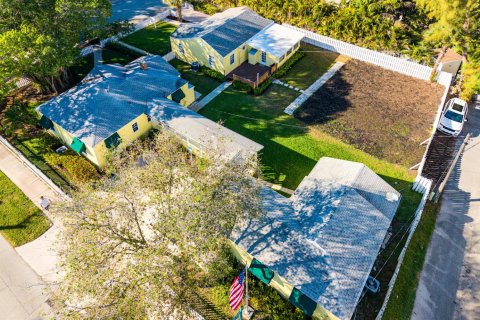 House in Delray Beach, Florida 6 bedrooms, 210.7 sq.m. № 2251459 - photo 3