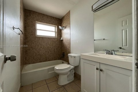 Immobilier commercial à vendre à Fort Lauderdale, Floride: 451.04 m2 № 1967369 - photo 24