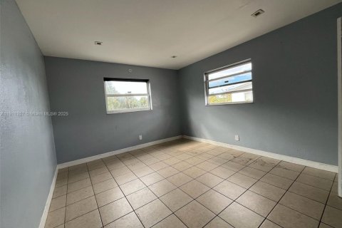 Immobilier commercial à vendre à Fort Lauderdale, Floride: 451.04 m2 № 1967369 - photo 9