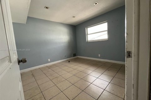 Immobilier commercial à vendre à Fort Lauderdale, Floride: 451.04 m2 № 1967369 - photo 6