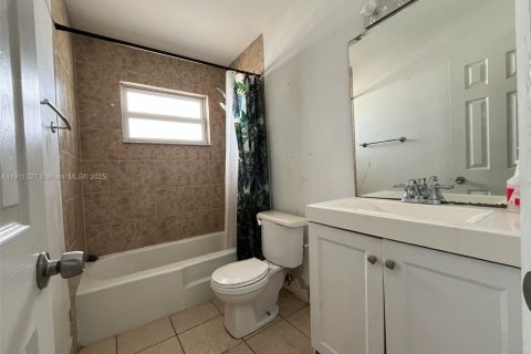 Immobilier commercial à vendre à Fort Lauderdale, Floride: 451.04 m2 № 1967369 - photo 15