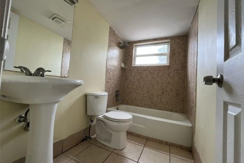 Immobilier commercial à vendre à Fort Lauderdale, Floride: 451.04 m2 № 1967369 - photo 13