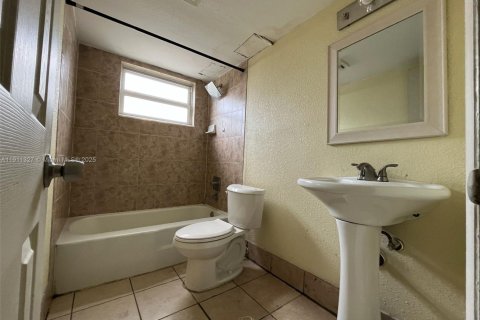 Immobilier commercial à vendre à Fort Lauderdale, Floride: 451.04 m2 № 1967369 - photo 10