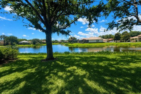 Villa ou maison à louer à Port St. Lucie, Floride: 3 chambres, 188.03 m2 № 2394701 - photo 19
