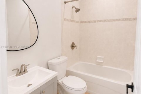 Villa ou maison à louer à Port St. Lucie, Floride: 3 chambres, 188.03 m2 № 2394701 - photo 12