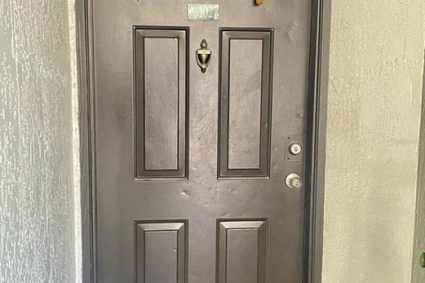 Condominio en venta en Orlando, Florida, 1 dormitorio, 79.99 m2 № 1616627 - foto 2