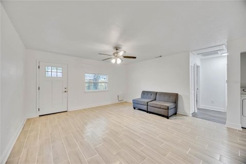 Apartamento en alquiler en Seffner, Florida, 2 dormitorios, 75.25 m2 № 2096048 - foto 12