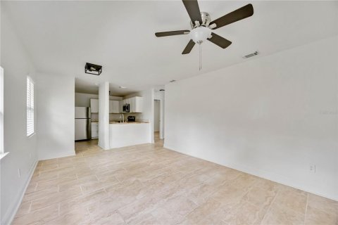 Apartamento en alquiler en Seffner, Florida, 2 dormitorios, 75.25 m2 № 2096048 - foto 3