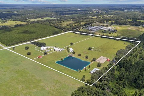 Villa ou maison à vendre à Lake City, Floride: 3 chambres, 588.07 m2 № 1902210 - photo 2
