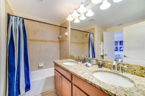 Touwnhouse à vendre à Kissimmee, Floride: 4 chambres, 176.7 m2 № 2351563 - photo 11