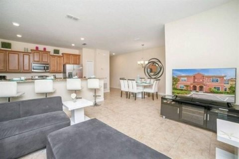 Touwnhouse à vendre à Kissimmee, Floride: 4 chambres, 176.7 m2 № 2351563 - photo 13