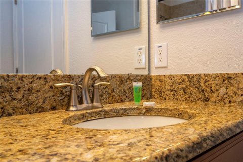 Touwnhouse à vendre à Kissimmee, Floride: 4 chambres, 176.7 m2 № 2351563 - photo 28