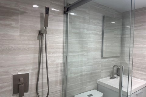 Condo in Miami Beach, Florida, 1 bedroom  № 2392105 - photo 10