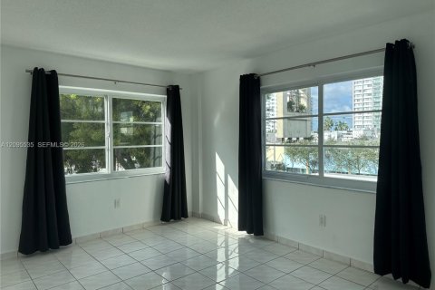 Condo in Miami Beach, Florida, 1 bedroom  № 2392105 - photo 8