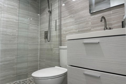 Condo in Miami Beach, Florida, 1 bedroom  № 2392105 - photo 9