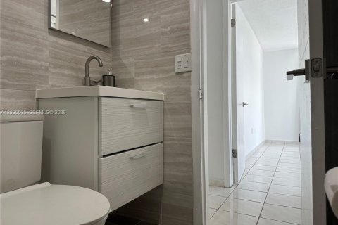 Condo in Miami Beach, Florida, 1 bedroom  № 2392105 - photo 11