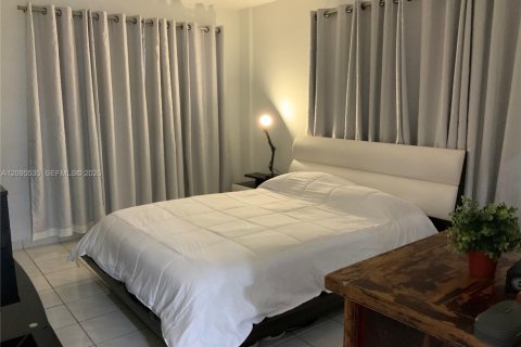 Condo in Miami Beach, Florida, 1 bedroom  № 2392105 - photo 7